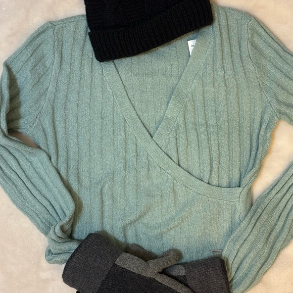 Sweater - Picture 4 of 5